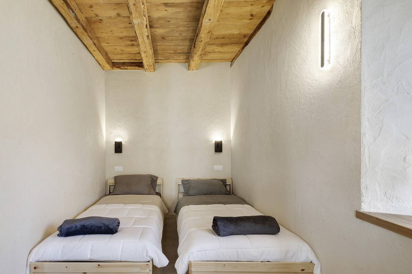 La Finestra sul Grappa - Kamer 'Monte Peurna' met bergzicht, gedeeld terras en wifi in Seren del Grappa, Provincie Belluno