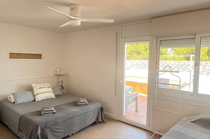 Appartement entier, Appartement avec vue sur la mer et accès facile à pied, dans une urbanisation privée in Cala Salionç (Salionç), Salionç