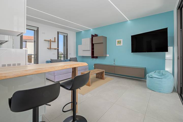Appartamento intero, Appartamento 'Pascoli Suite Apartment' con vista mare, Wi-Fi e aria condizionata in Terza Spiaggia, Golfo Aranci