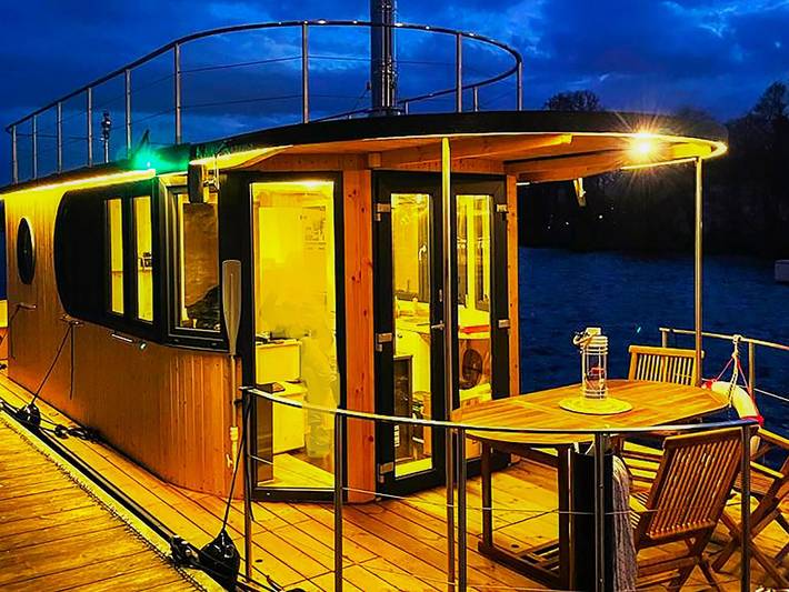Ganze Ferienwohnung, Hausboot Jawe auf der Kleinseenplatte - Hausboot Jawe in Canow, Wustrow (Mecklenburgische Seenplatte)