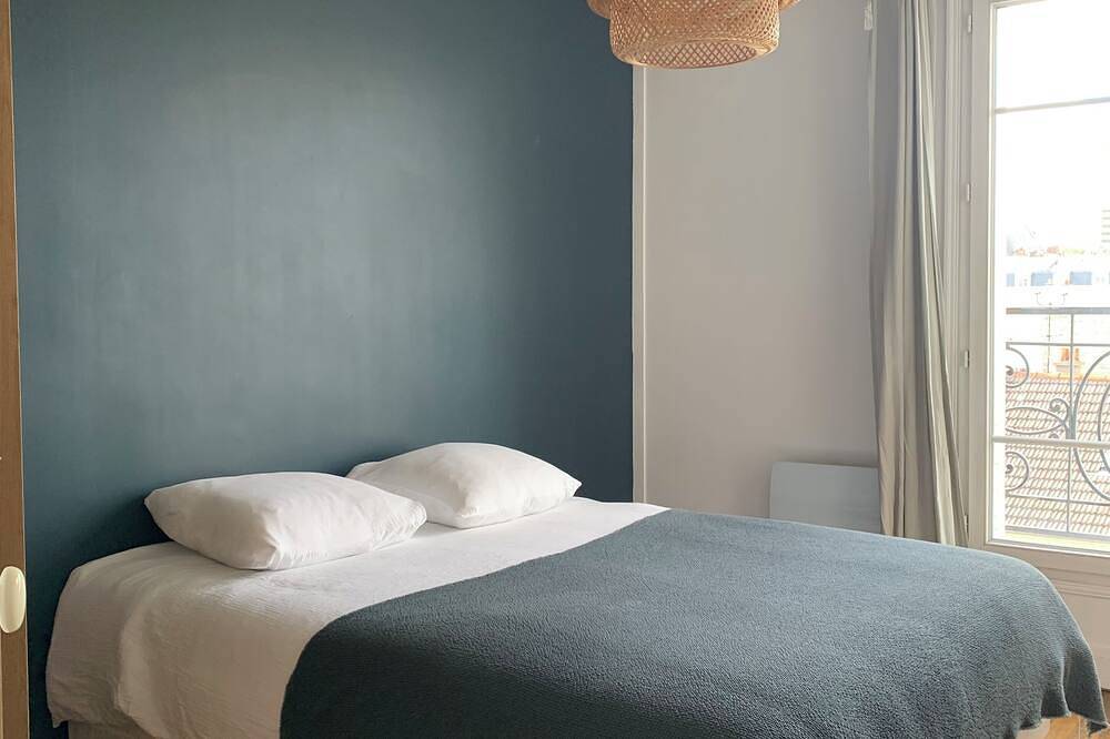 Entire apartment, Large apartment 5 minutes from Paris in Issy-les-Moulineaux, Hauts-de-Seine