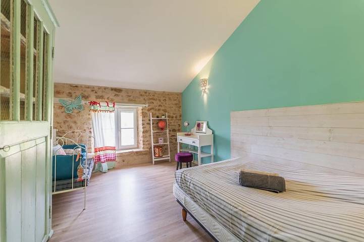 Baptresse: a charming cottage with a pool in Château-Larcher, Vienne