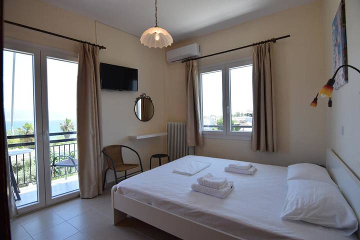 Gîte pour 5 personnes, avec balcon dans Selianitika - 3