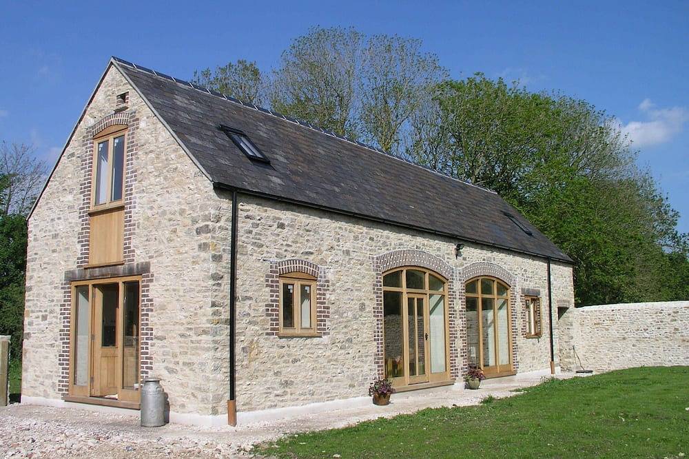 Charakteristischer Scheunenumbau, ruhige Lage und beheizter Pool in Dorset