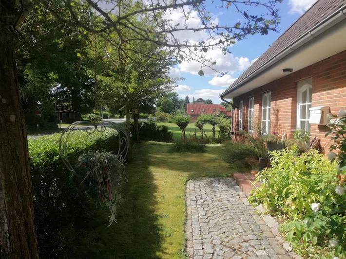 Ferienwohnung für 4 Personen, mit Terrasse und Garten sowie Ausblick in Braderup