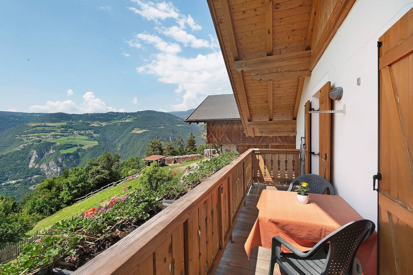 Ganze Wohnung, Ferienwohnung "Stinerhof - Panoramablick" mit Bergblick, Balkon & Garten in Völs am Schlern, Dolomiti Superski
