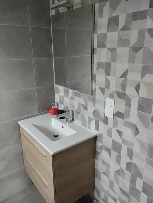 Appartement entier, One-Bedroom Apartment in Saint-Grégoire, Région de Rennes