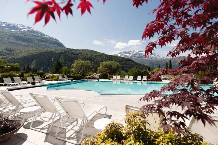 Hôtel, avec Balcon et Jacuzzi ainsi que Terrasse et Jardin dans Loen