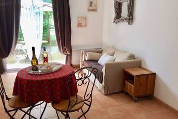 Gîte pour 2 personnes, avec terrasse à Saint-Just