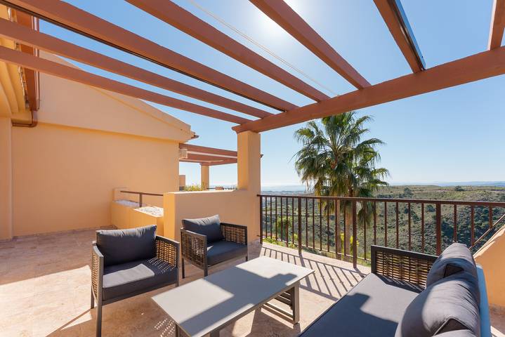 Entire apartment, Holiday apartment for 6 people with balcony in Paraiso Park, Benahavís