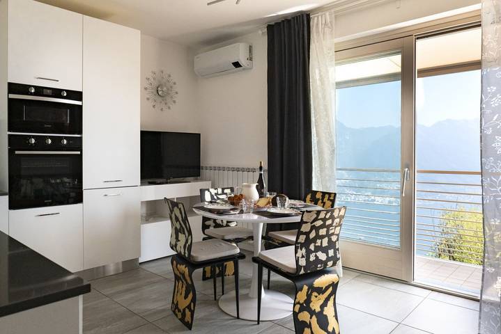 Apartamento entero, Apartamento de vacaciones para 2 personas con vistas al lago in Municipio de Parzanica, Lago Iseo