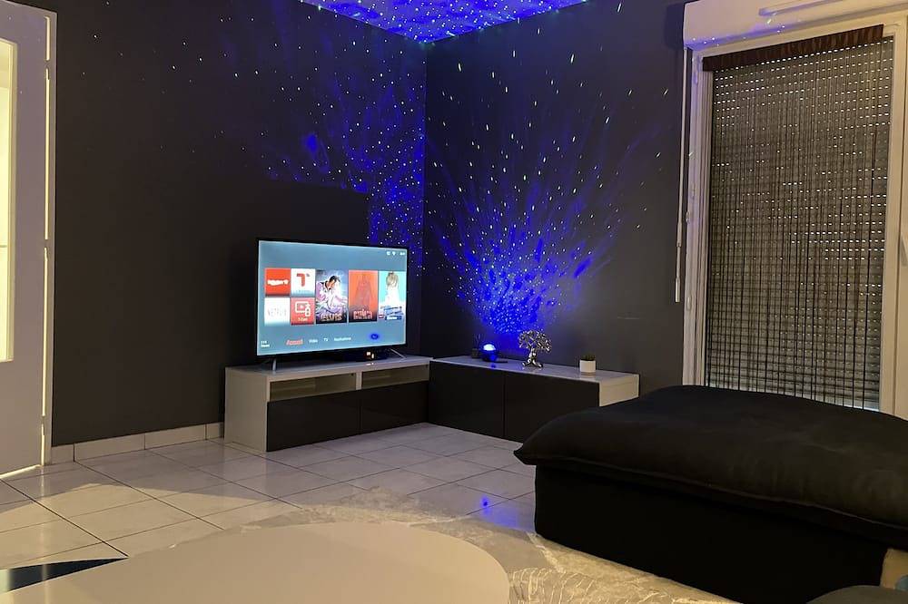 Entire apartment, Snow Queen 3 Bedrooms, Between Paris and Disneyland Paris ! in Chelles, Seine-et-Marne