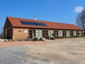 Gîte pour 15 personnes, avec jardin à Mesples