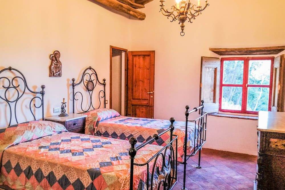 House with private pool and panoramic views 20km from Pisa, 1km from village in Buti, Pisa Provinz