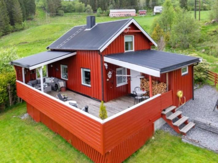 Ferienhaus für 2 Personen, mit Terrasse und Garten sowie Ausblick und Seeblick in Tingvoll