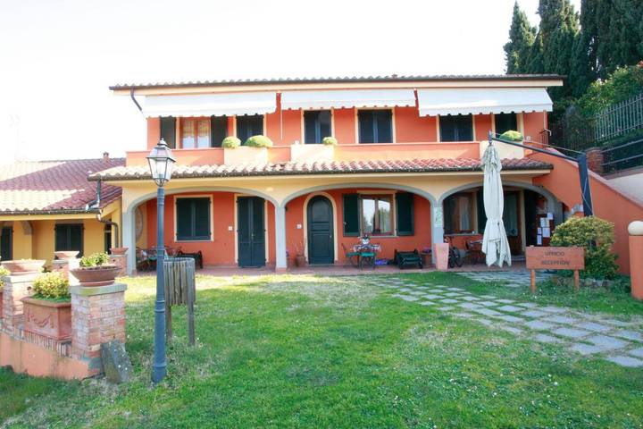 Casa vacanza per 4 persone, con Terrazza e Giardino nonché Piscina e Panorama a Cerreto Guidi