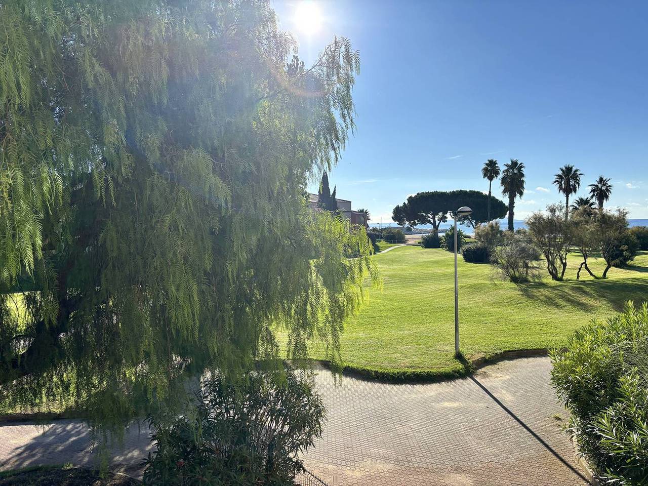 Apartamento entero, Estudio cabina cercano a la playa con balcón y aparcamiento privado in La Londe-les-Maures, Parque nacional Port-Cros
