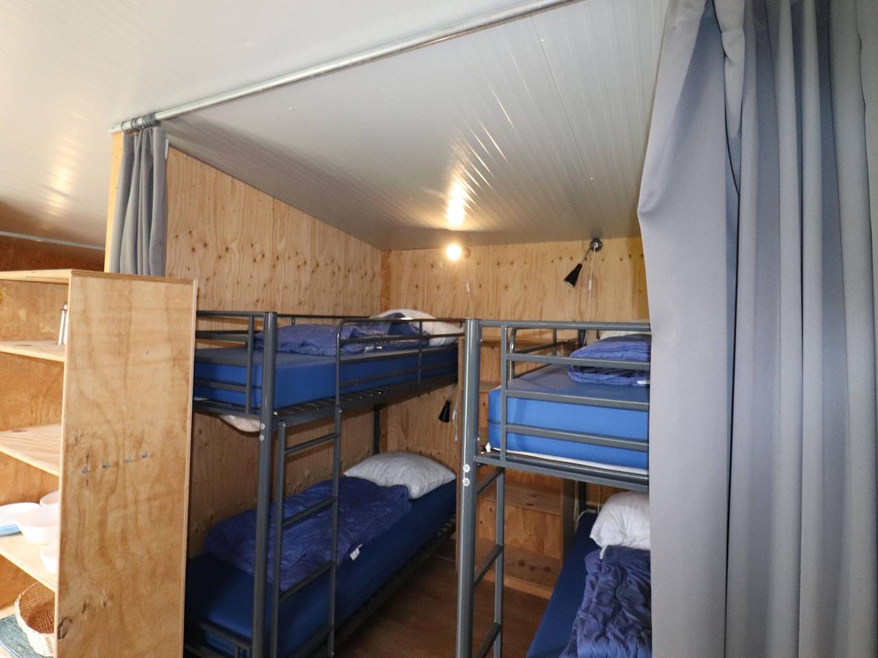 Cabin by Hegermeer with Sailing Access in Heeg, Ijsselmeer