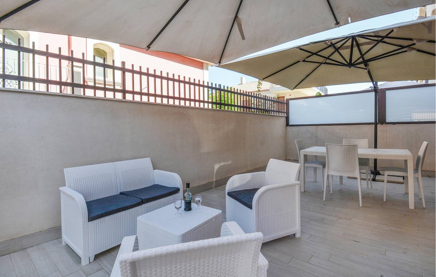 Appartement de vacances entier, Appartement confortable et climatisé avec terrasse et parking - 2,5 km de la côte in Pozzallo, Province de Ragusa