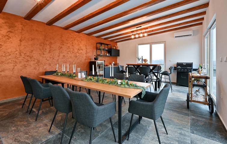 Charmante 160 m² große Wohnung mit Pool, Terrasse und WLAN in Kapela, Bjelovar-Bilogora