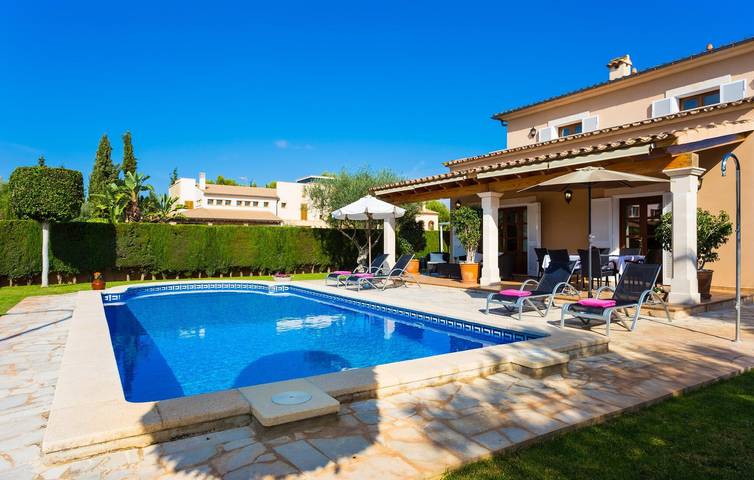 Acogedor apartamento con piscina y terraza cerca de la playa de Caló d'en Rafalino in Sa Coma, San Lorenzo de Cardessar
