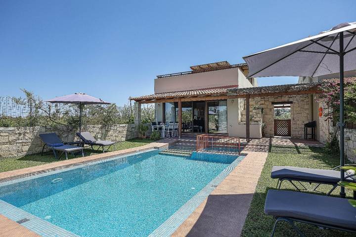 Villa pour 4 personnes, avec terrasse ainsi que jardin et bassin pour enfant - 1
