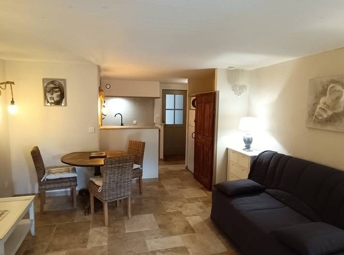 Gîte pour 2 personnes, avec terrasse ainsi que piscine et jardin à Lorgues - 3