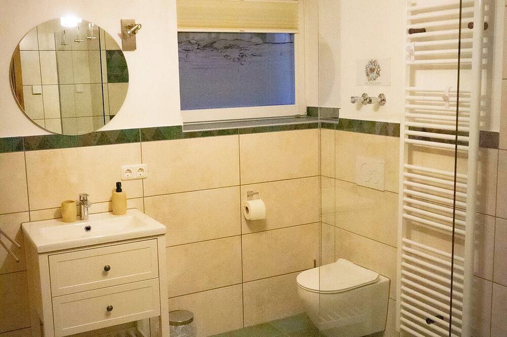 Ganze Wohnung, Komfortable Ferienwohnung mit Sauna und großem Wohn- und Essbereich in Kirchzell, Main-Odenwald