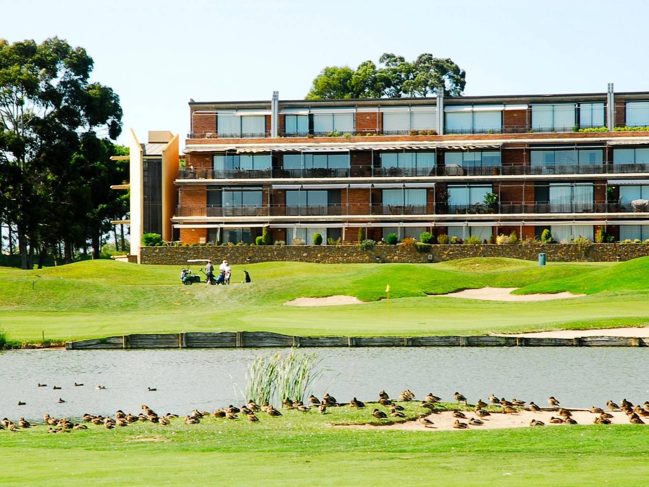 Studio entier, Studio élégant près du golf avec piscine commune, terrasse, climatisation in Gualta, Costa Brava