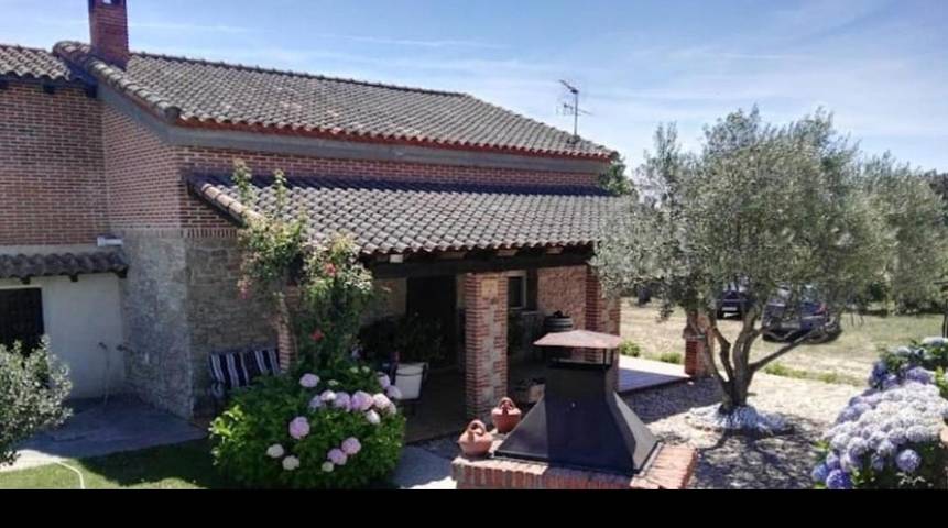 Casa rural para 8 personas, con jardín y vistas, Se admiten mascotas en Parque Natural de las Arribes del Duero