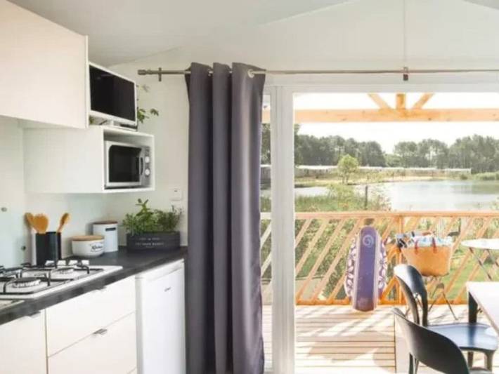 Camping pour 4 personnes, avec piscine et terrasse dans l' Ain - 2