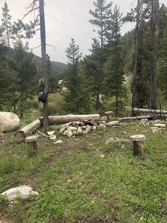 Big Hole Valley cabin near river access in Anaconda-Deer Lodge County, Deer Lodge County