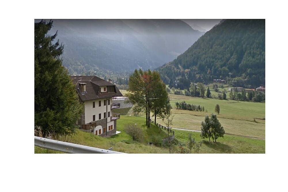 Grande casa di famiglia in Temù, Valtellina
