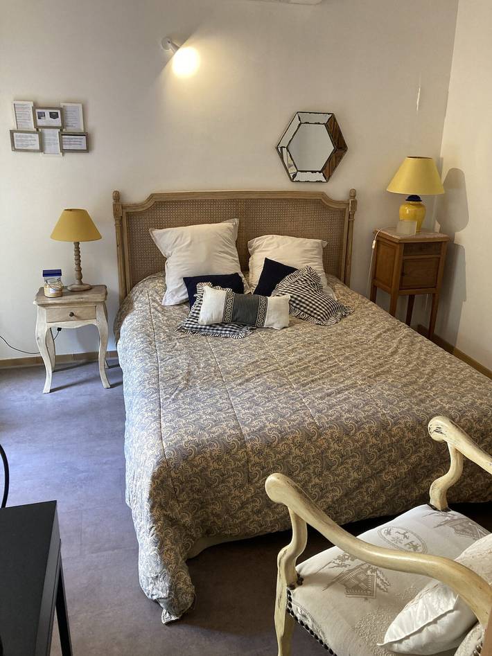 Vacation rental for 2 people, with balcony and sauna as well as yard in Southern France