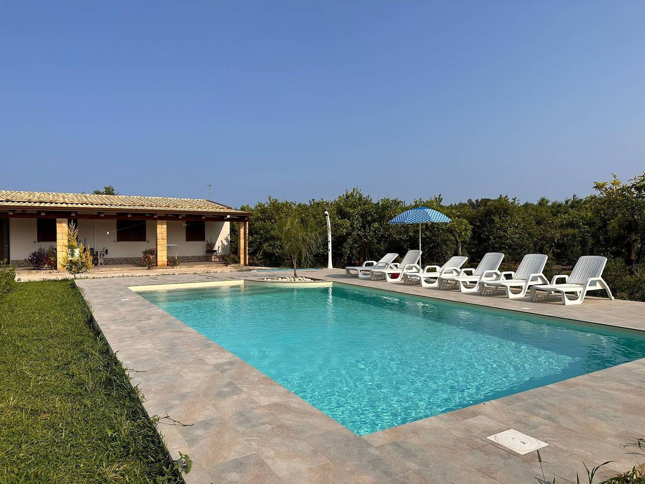 Villa Lorenzo avec jardin privé, bain à remous et Wi-Fi in Noto, Avola