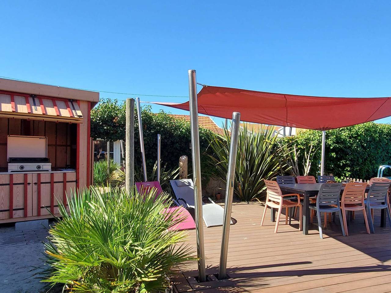 Villa rénovée avec piscine à 200m de la plage, terrasse ensoleillée et jardin sécurisé in Biscarrosse Plage, Biscarrosse