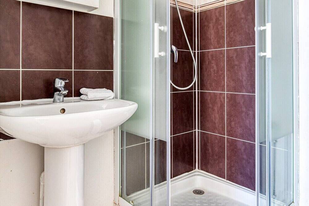 Entire apartment, Apartment-Private Bathroom in Étampes, Essonne