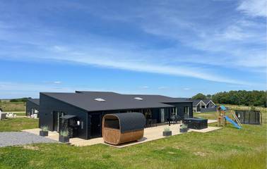 Ferienhaus für 14 Personen, mit Sauna und Terrasse sowie Garten in Mørkholt