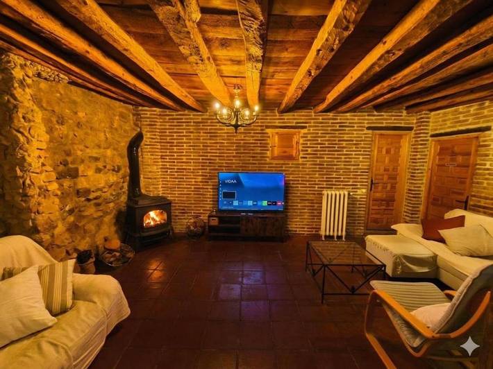 Casa rural para 16 personas, con vistas y balcón en Cidones