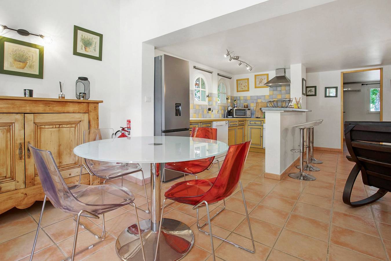 Maison de Vacances 'Aux Écuries du Mas Di Gau' avec Piscine Partagée, Wi-Fi et Climatisation in Le Val, Région de Brignoles