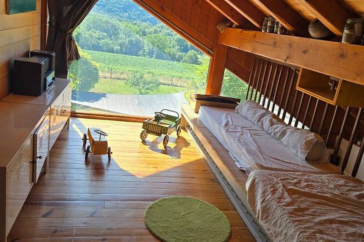 Location de vacances pour 8 personnes, avec Terrasse et Jardin à Massignieu-de-Rives - 2
