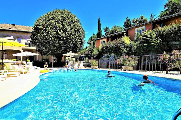 Villa pour 5 personnes, avec piscine, animaux acceptés en Ardèche