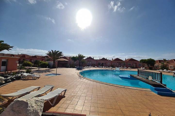Ferienhaus für 6 Personen, mit Pool und Balkon - 1