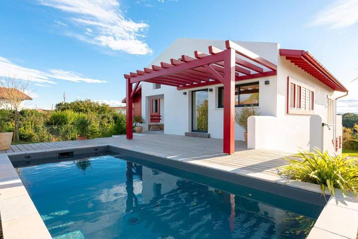 Location de vacances pour 10 personnes, avec piscine ainsi que jardin et terrasse dans Plage d'Erretegia - 2