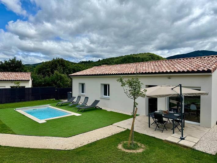 Location de vacances pour 8 personnes, avec jardin ainsi que piscine et vue, animaux acceptés à Pont-de-Labeaume - 2