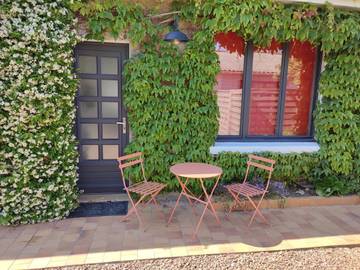 Gîte pour 2 personnes, avec jardin dans Andres