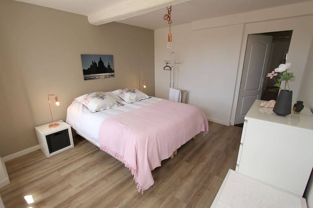 Maison avec piscine et jardin 4 chambres 8 pers. grand séjour 2 salles de bain in Cuers, Côte méditerranéenne (France)