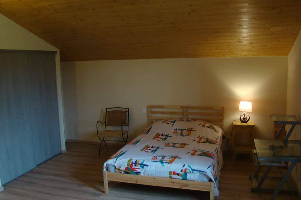 House with terrace, Avignon festival 12km away, Spirou park and wave island in Le Thor, Vaucluse