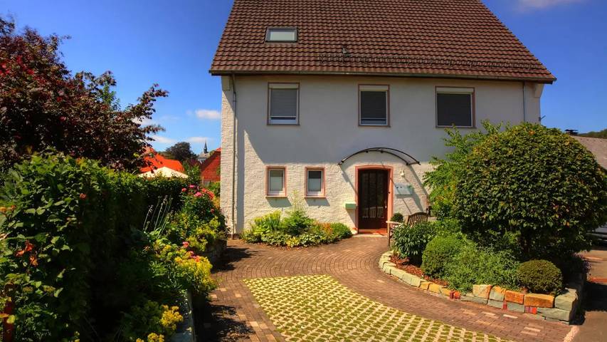 Ferienwohnung für 5 Personen, mit Sauna und Garten in Nieheim