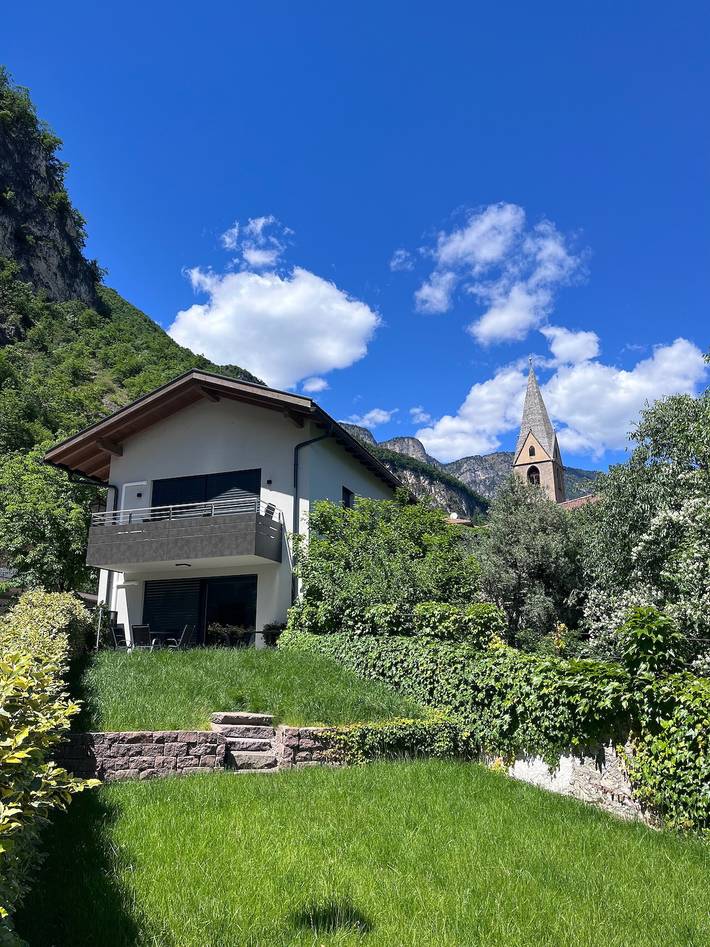 Entire apartment, Apartment 'Haus Weinblick Apt 3' with Mountain View, Wi-Fi, and Air Conditioning in Margreid an der Weinstraße, Nonsberg Group